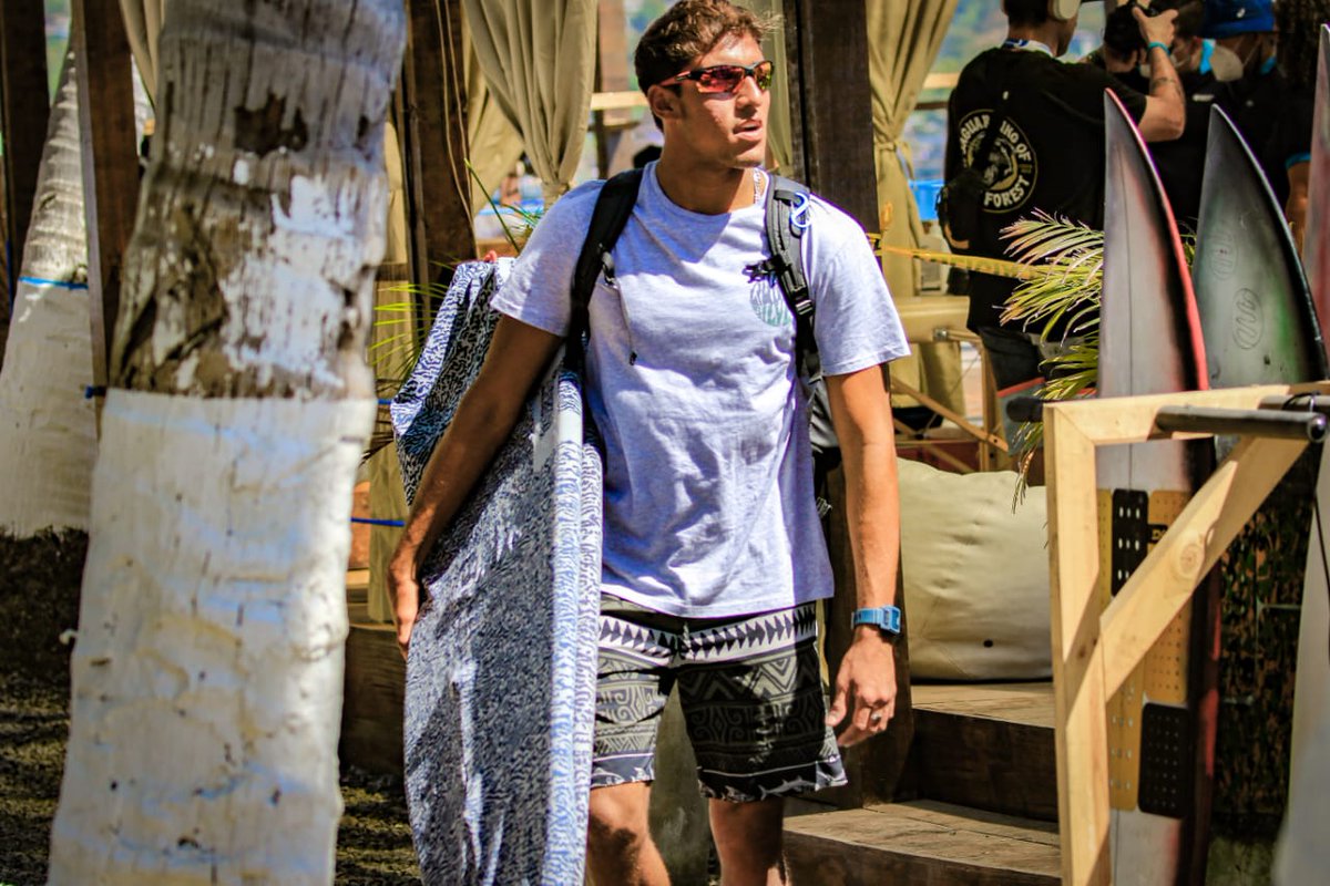 MITURElSalvador's tweet photo. 🌊 + ☀️ + 🏄‍♀️ + 🏄‍♂️ = @surfcity 🇸🇻#ALASProTour 

Estamos por iniciar el segundo día de competencia.

▶️ Sigue la competencia en los siguientes enlaces: 
https://t.co/Vonfn8LboK 
https://t.co/MgpzTXeOxP 
Canal 3 de Multinet https://t.co/bpS59FTWr9