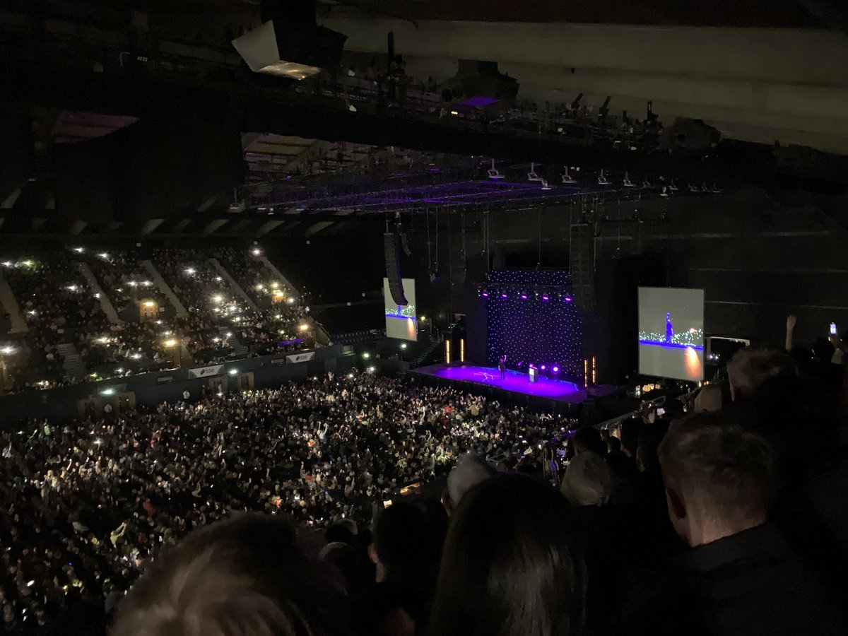 JAGibbs90's tweet photo. @rickygervais Shot I took from your selfie with the crowd. https://t.co/TsUGN8HZon