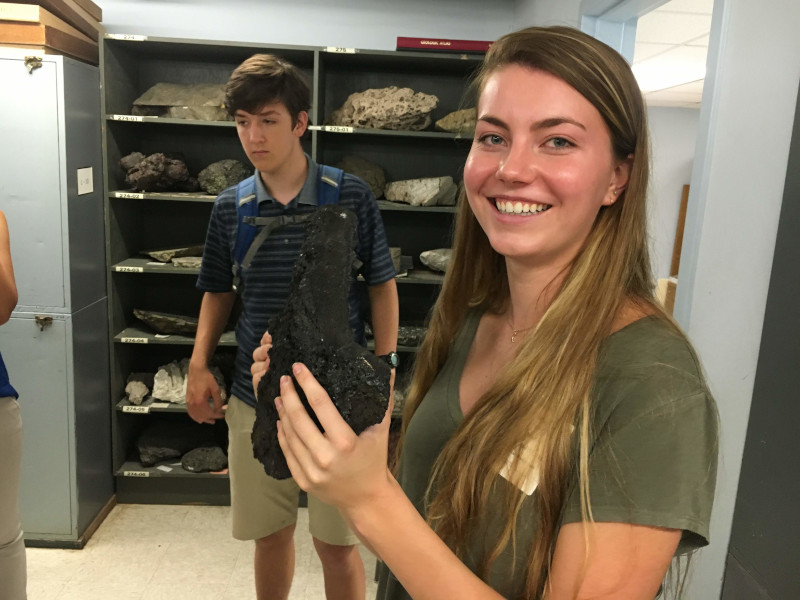 CarnegiePlanets's tweet photo. Calling all #undergrad #STEM students in the DMV area! Apply for a paid internship this summer with @CarnegiePlanets to get hands-on research experience and work with world-class scientists! 

Applications due 2/1/22👇
https://t.co/xgLmJKlWFY

#STEMinDC #STEMinterns #EPLsuri2022 https://t.co/XxFwzXR1BQ