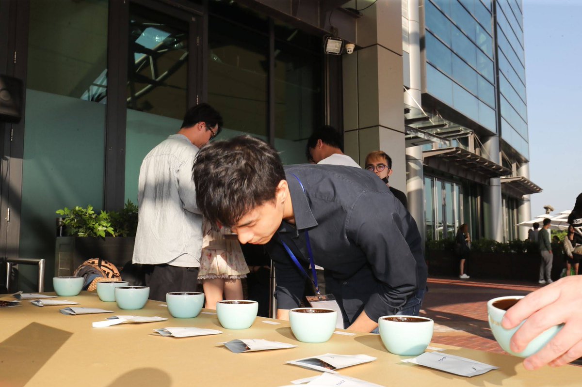 Así también, se realizó una cata de las 23 variedades de cafés especiales☕️ participantes en la 1era Edición de #TazaDeExcelencia de Ecuador🇪🇨, dirigida a representantes de cafeterías, empresas importadoras y medios de prensa de la Región Administrativa Especial de Macao.