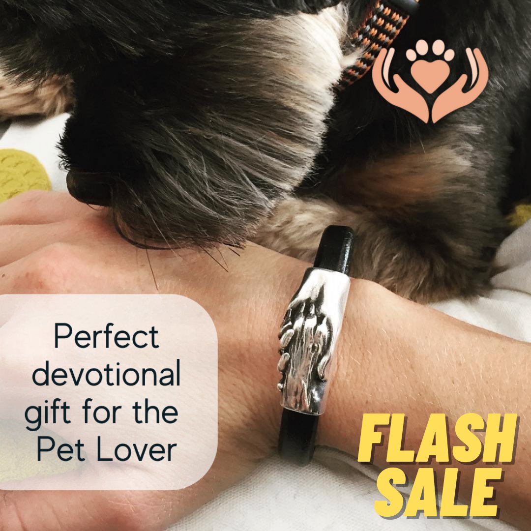 Handpawproject's tweet photo. FLASH SALE - ENDS TODAY
⁠
ALL Hand &amp; Paw Bracelets &amp; Jewelry - On Sale Now - 20% OFF... the perfect time to buy that Christmas present for a loved one:⁠
⁠
https://t.co/2KepC41IJA  https://t.co/EYgB9aKC0v