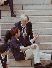 jh_vocals's tweet image. Jongho and Yeosang going in for a handshake 🥺
