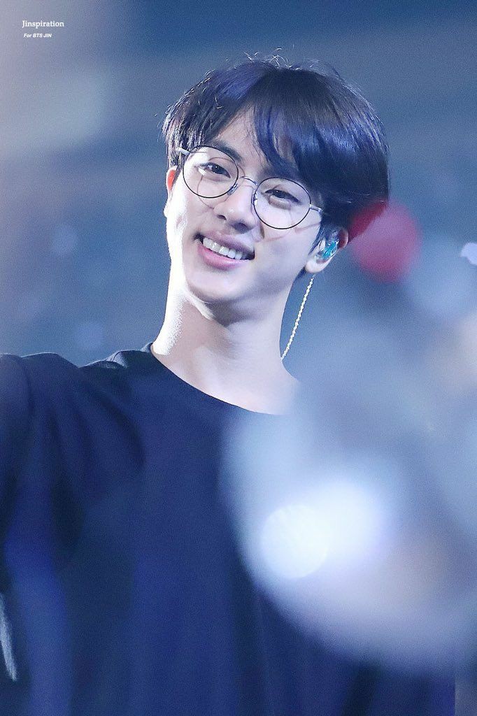 chchch1214's tweet photo. Seokjinie, sinh nhật vui vẻ 🎂 

#JinDay
#HappyBirthdayJin
#WorldwideHandsomeDay 
@BTS_twt https://t.co/c7Tc1UuLvz