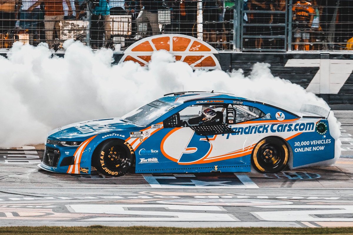 JustinOros5's tweet photo. @Lionel_Racing #DiecastSanta BIG Fan Of @KyleLarsonRacin, and all I want for Christmas is the Kyle Larson 2021 1:24 All Star Race Win because I was there in person, I have been a big fan of him for a long time and it made me so happy when he won the race. 😁 https://t.co/holiSk4FYN