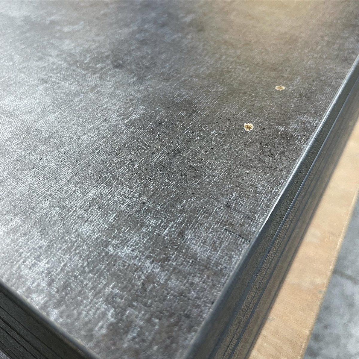 FreewallSystems's tweet photo. No one can say storagewall is plain and boring, when it boosts the distinctive look of the Anthracite Metal Fabric finish from @eggergroup
Contact us on 01403 785985 or sales@freewall.co.uk
#officefurniture #officefurnituredesign #office #manufacture #officedesign #design https://t.co/V1rpaHSPTT