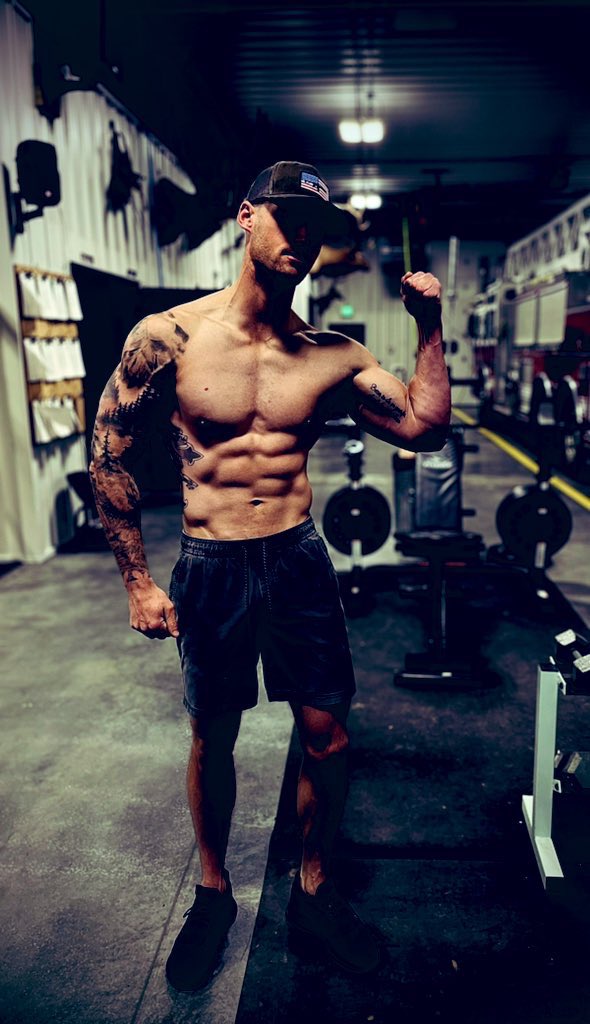 mkizzy92's tweet image. I’m just a product of repetition #thuglife #repeattheprocess #gym #liftingthings #everyday