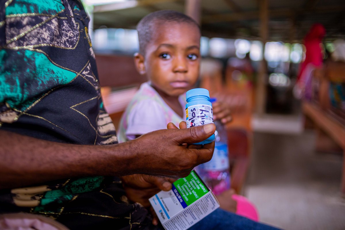 GHSupplyChain's tweet photo. We've been working closely with @USAIDGH and the @Fmohnigeria in #Nigeria to help #CLHIV get the treatment they need by supplying more than 200,000 bottles of the lifesaving DTG 10mg so they can live long, healthy lives. #WorldAidsDay2021 #EndAIDS #EndInequalities https://t.co/BA0glu4riP