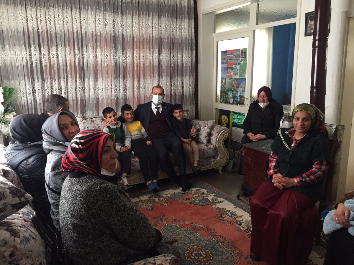 besikkayama's tweet photo. İlçe başkanımız @Fatih__Bildik koordinesinde SKM program kapsamında mahallemizdeki ihtiyaç sahiplerine İlçe başkanımız meclis üyemiz yönetim kurulu üyelerimiz kadın kollarımız gençlik kollarımız mahalle birim başkanlarımızla katıldık.
Emeğine geçen herkese teşekkür ediyoruz. https://t.co/gQ6qT3SISw