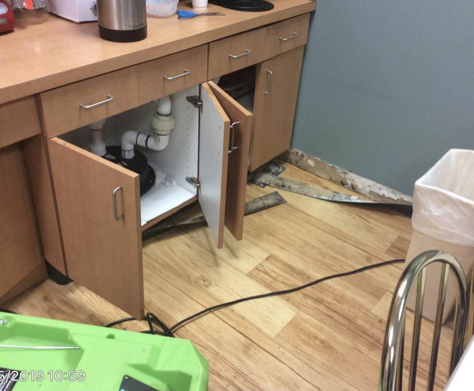 SERVPRO is ready to respond 24/7 daily, so when you arrive at work and find your water line in the breakroom has failed, call #SERVPRO  We are #OneTeam  and #HereToHelp  #commercialwaterdamage #WaterDamage