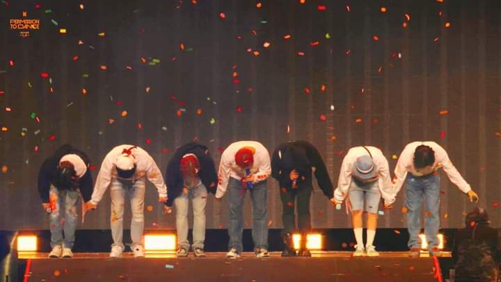 ltlee37's tweet photo. "HẸN GẶP LẠI CÁC BẠN Ở SEOUL, THÁNG BA NĂM 2022"
 @BTS_twt #방탄소년단 
#BTS #BTSARMY #PTD_ON_STAGE_LA #Stage_For_ARMY #withColdplay #BTSSoFiStadium #PTD_ON_STAGE_LA4회차공연 #조만간_만나요_제바알 https://t.co/NxKLBsjl5V