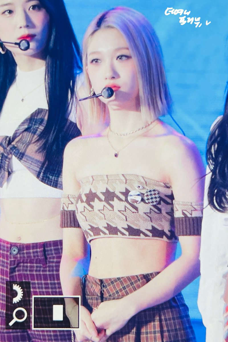 stm_0122's tweet photo. 211203 프리뷰2

fromis_9 #프로미스나인 #이서연 https://t.co/O7ay0TZLc3
