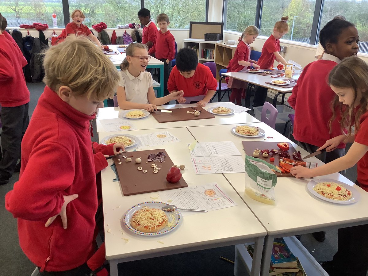 Y4_STM's tweet photo. We have had a brilliant morning chopping, slicing and dicing to make our own pizzas. We discussed seasonality, food miles and welfare stands in the UK for the food we eat. Finishing by enjoying what we made. @STM_Hull @Y4_STM 
#backbritishfarming
#redtractor https://t.co/3yB1p9qBNg