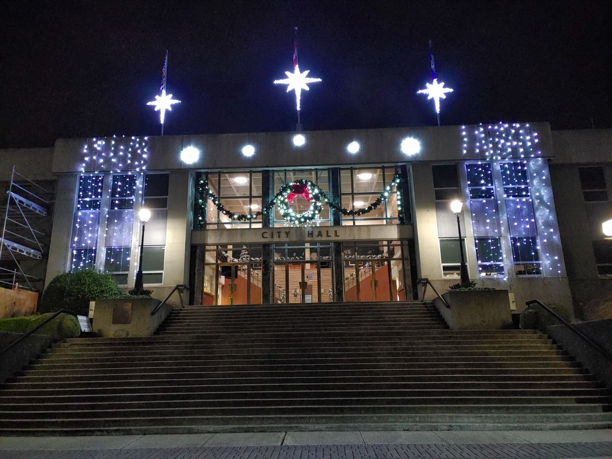 stephenbraverm1's tweet photo. Happy Friday Morning!!!
We made it through another tough, long, busy week.
Love the festive look all around including the holiday lights at #NewWestminster City Hall.
Wishing all a great day and weekend. #FridayFeeling #BCTogether #BCStrong #StayActive #SeasonsGreetings https://t.co/35cSN1Jq5X