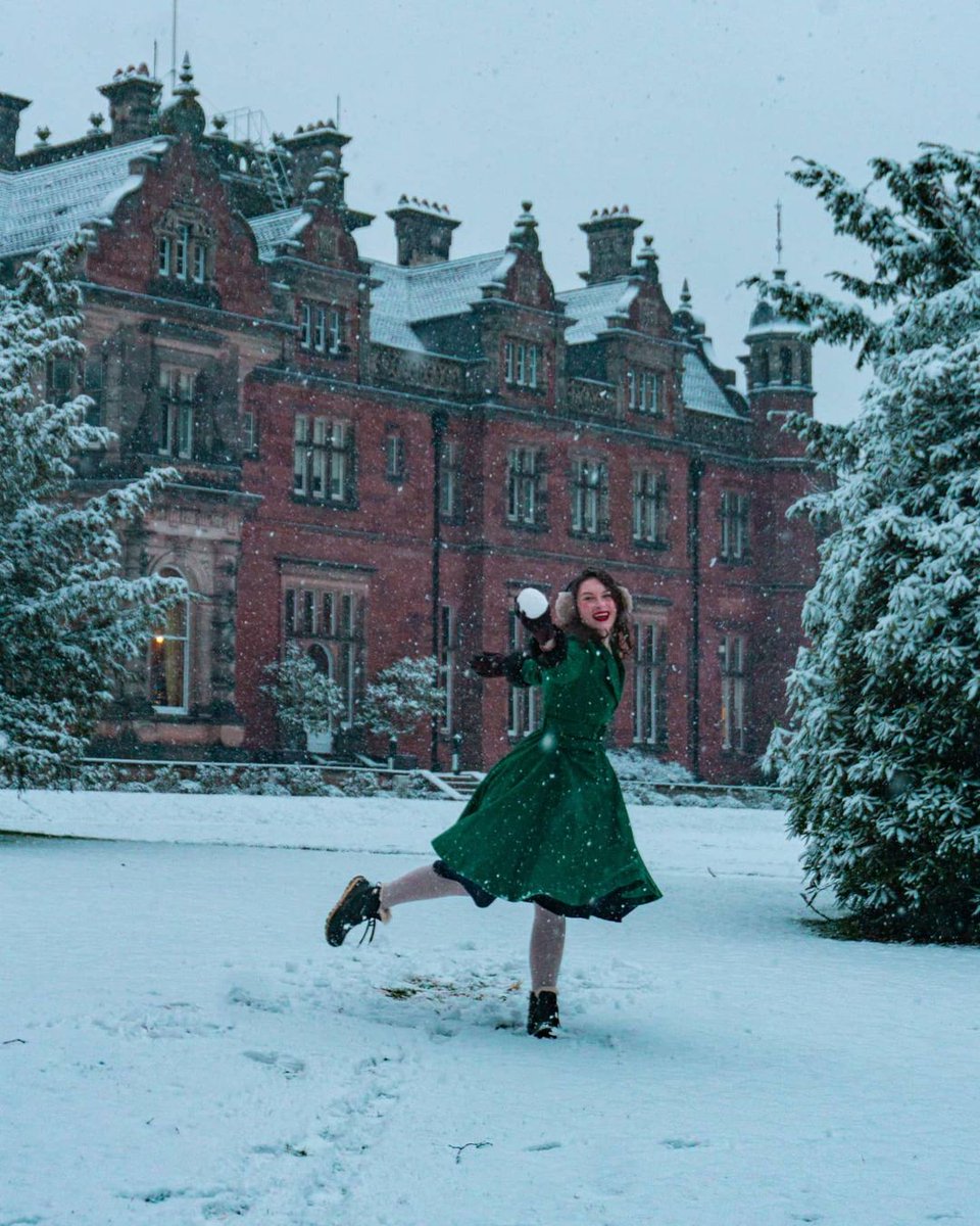 KeeleUniversity's tweet photo. It's the most wonderful time of the year ❄️ 

📸 michal_spalter [Instagram] #KeeleSnow https://t.co/fnRjPglzAe