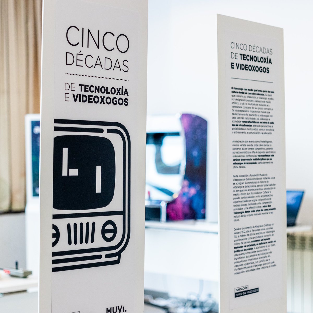 MuseoVideoxogo's tweet photo. Pasádevos polo @PonteInGames, á tarde e tamén mañá tarde exposición da #Fundacion #MUVI “5 décadas de tecnoloxía e #videoxogos. O #MUVi de Cangas estará mañá pechado, así que vémonos en #Pontevedra #avoo #iseltec @ViJuDaGD #playstation #nintendo #xbox #sega #mb #apple https://t.co/QPgT8QK7Hu