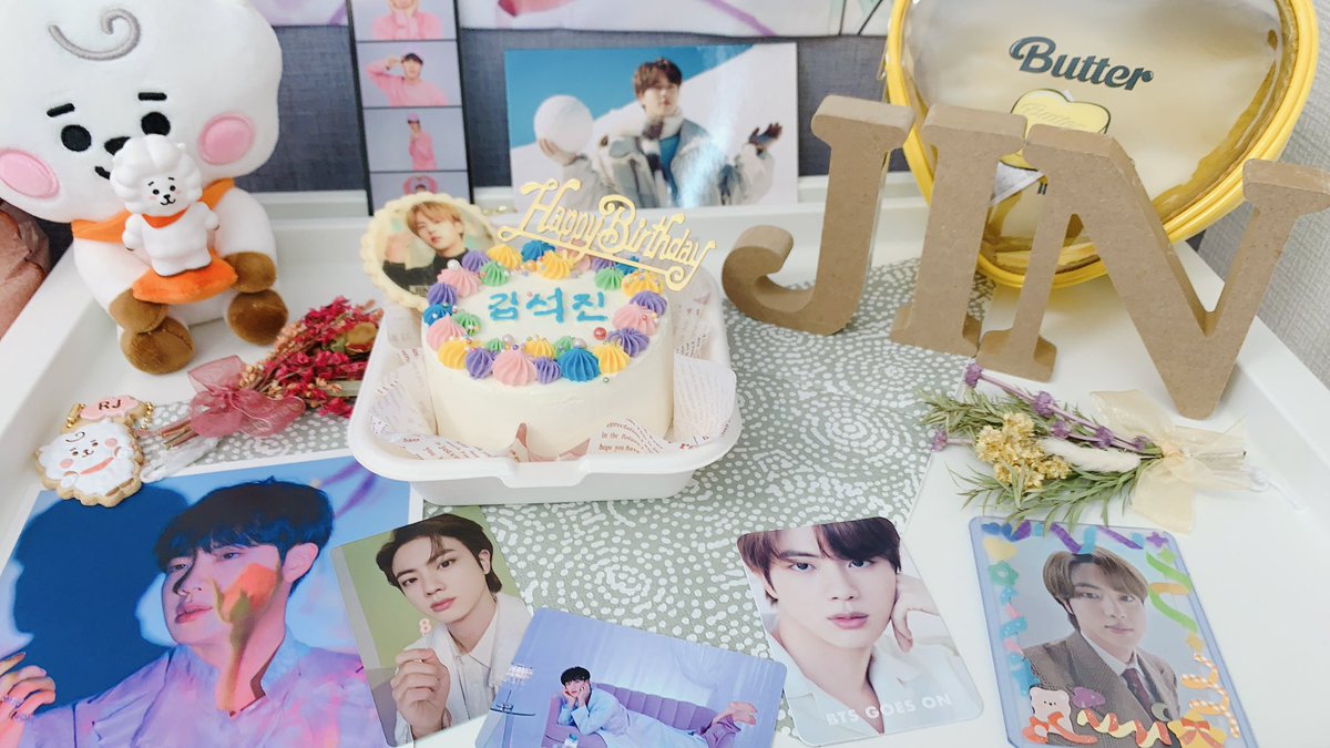 jinsxnt's tweet photo. Ｏo｡.:♥:.｡oＯo｡.:♥:.｡oＯo｡.:♥:.｡oＯ

𝙃𝙖𝙥𝙥𝙮 𝙅𝙄𝙉 𝘿𝙖𝙮💜

いつも笑顔と幸せをありがとう☻*
ジンくんがこれからも幸せいっぱいの日々を過ごせますように° ✧ (*´ `*) ✧ °

#밤하늘_가장_빛나는_석진날
#12월의_리본요정_석진아_생일축하해
#ForeverYoursJin
#HappyBirthdayJin https://t.co/b64QZ56Ns4