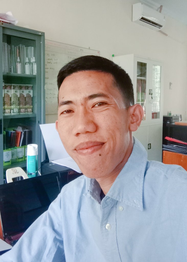 DannisDarwin's tweet photo. Sebentar lagi tiga puluh, umur yang akan dipenuhi dengan banyak pertanyaan dan spekulasi mulai dari keluarga, teman-teman, dan yang pastinya.... Tetangga. Huh hahaha https://t.co/zqaul6cA9C