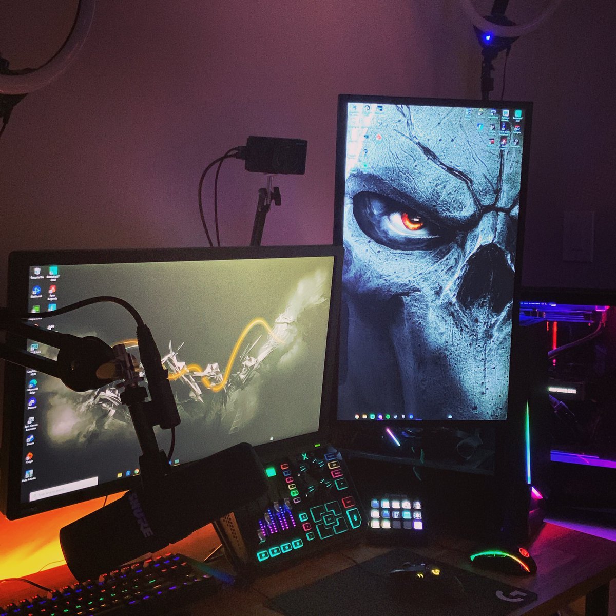 lxFORMIDABLExl's tweet photo. Who’s flexing their setup with me? 👀 #streamsetups https://t.co/F28syPenBU