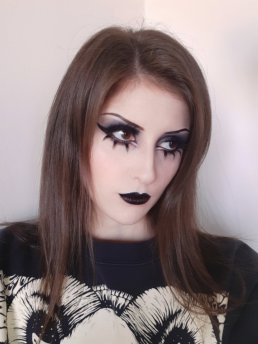 shiningnebulaaa's tweet photo. Makeup inspired by @VAMPIREGIULIA π
#darkfashion #gothgirl #gothmakeup #blackmakeup #spiderlashes https://t.co/5ffIhC0WHy