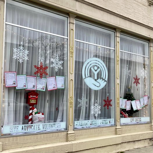 ACUW's tweet photo. Thank you to Mrs. Joyce’s students at Wellsville Elementary for trusting us with your letters to Santa! 
It was just what our window display needed! ❤️
#LiveUnited https://t.co/qeQtuybq68
