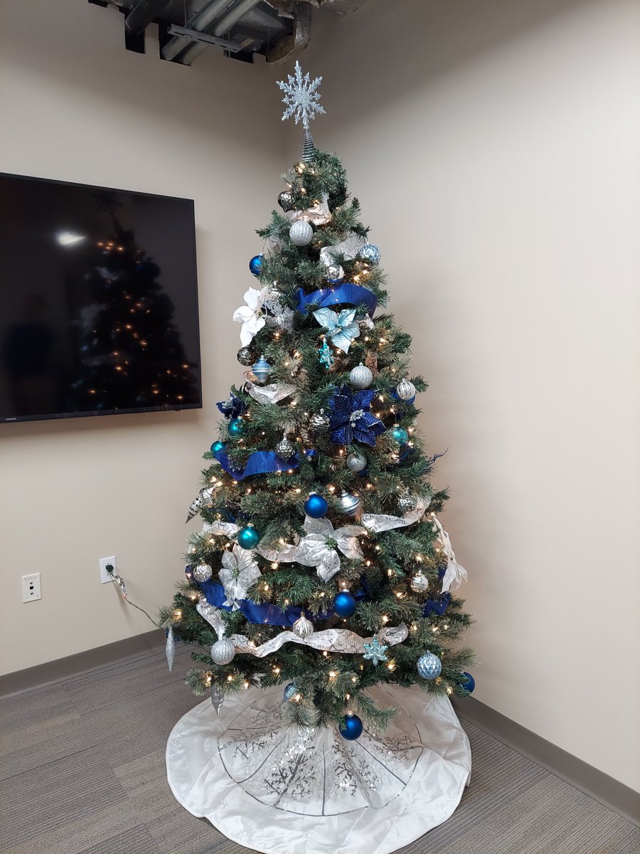 SikoraLaw's tweet photo. It's beginning to look like the Ho-Ho-Holidays in our Downtown Cleveland Office!
#HolidaySpirit #teambonding #officedecor https://t.co/oYp31uAR3S