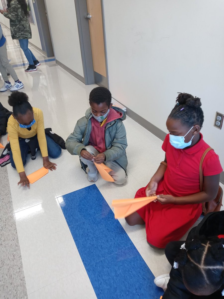 SDMitchell61's tweet photo. 2nd and 4th Grade Scholars making airplanes for the Aerospace Competition! @APSTAGAcademy. @TAGThinkTank. @TAGMsRackston https://t.co/5tPKFGVjI8