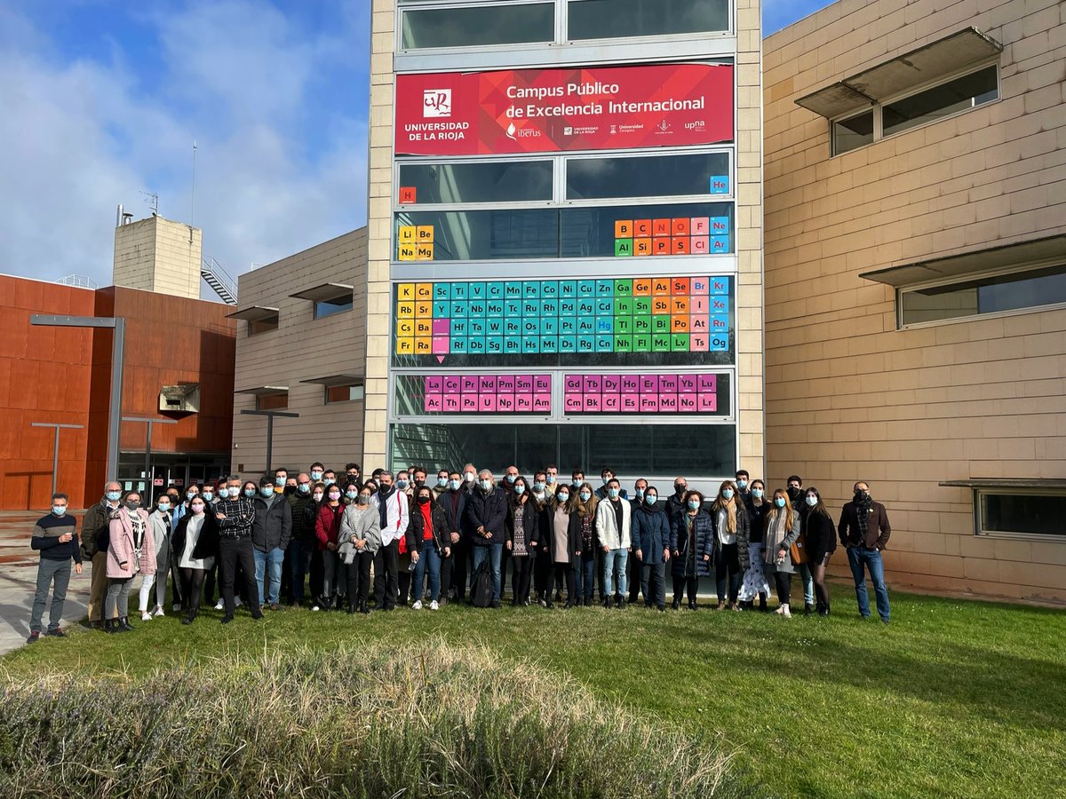 hebusto's tweet image. Foto de grupo de la XI Jornada del Centro de Investigación en Síntesis Química de @unirioja. #CISQ #AquiHayMuchaQuimica #LaRiojaTieneQuimicaluz