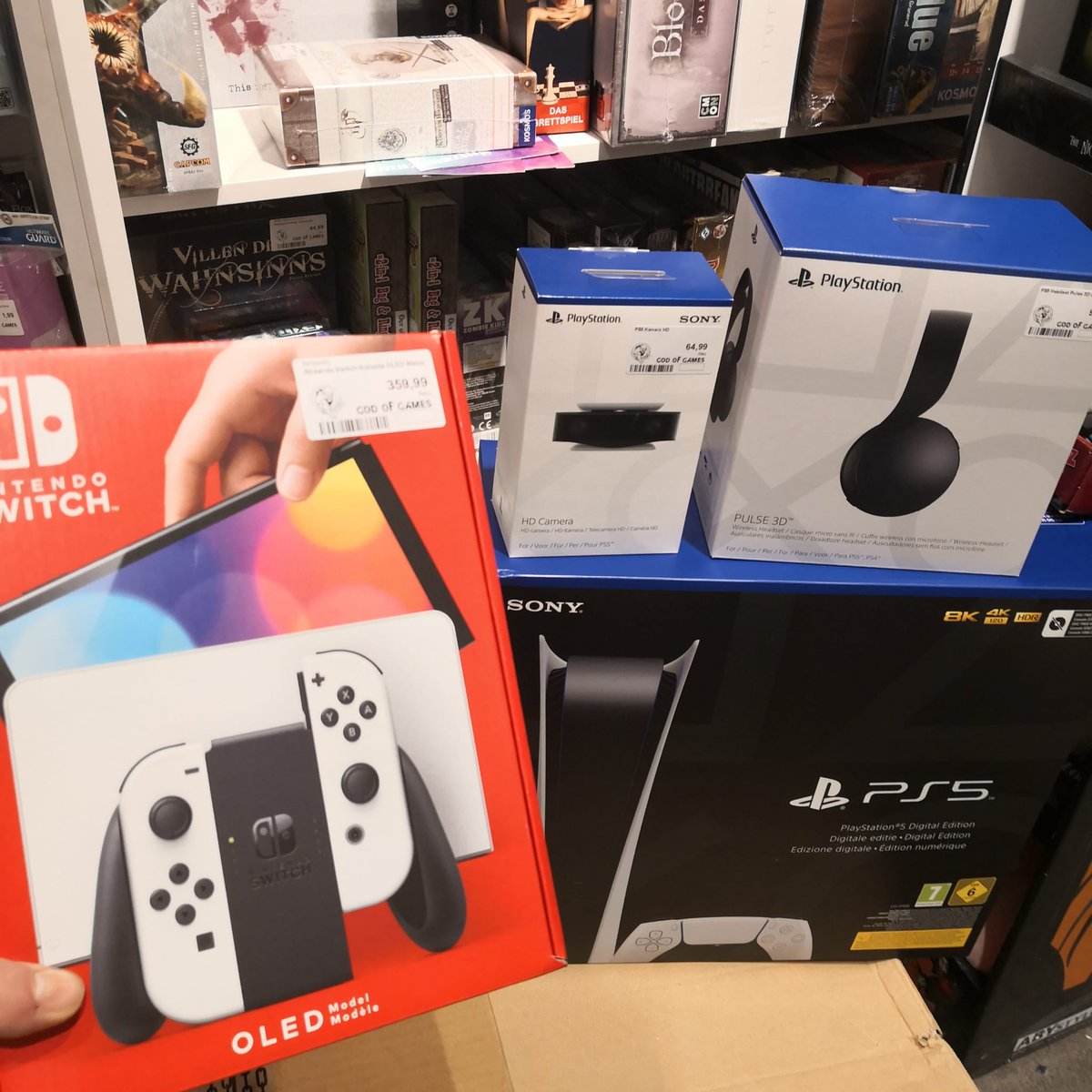 godofgameshof's tweet photo. Die NINTENDO SWITCH OLED und die PS5 DIGITAL EDITION sind endlich wieder erhältlich!
Die PS5 besteht dabei aus einem BUNDLE (KONSOLE, KAMERA, HEADSET).

PS5 DIGITAL EDITION BUNDLE - 564,97€
NINTENDO SWITCH OLED - 359,99€

#godofgames #hofsaale #plauen #playstation #nintendo https://t.co/OD0qWgprQU