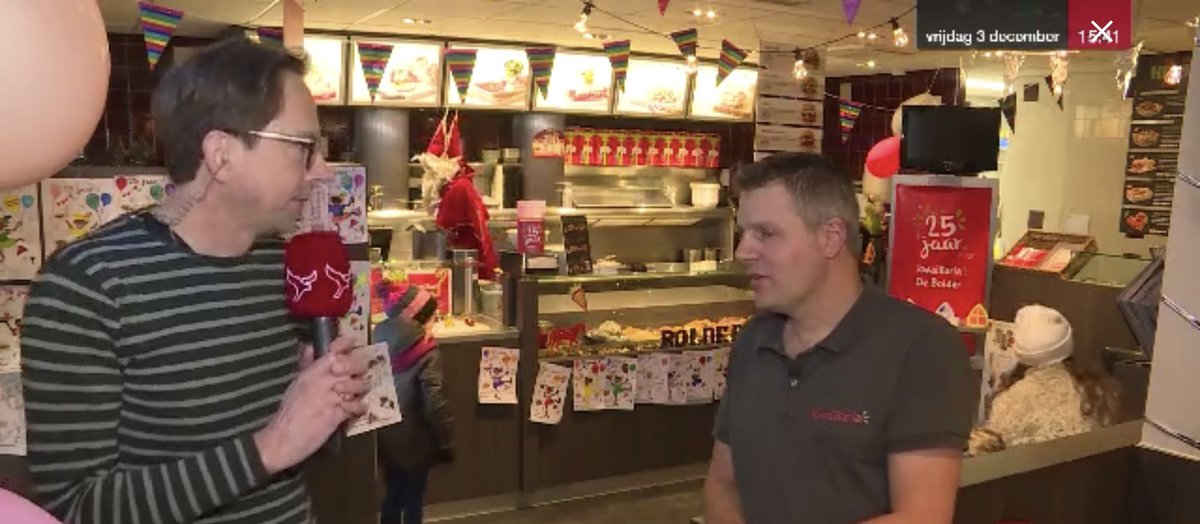 Op Urk bakt Sinterklaas de frikandellen. <a href="/KWdeBolder/">Kwalitaria de Bolder</a> bestaat 25 jaar en <a href="/OmroepFlevoland/">Omroep Flevoland</a> neemt een kijkje. Tussen 22 en 24 uur vanavond gaat de volledige omzet naar Pink Ribbon.