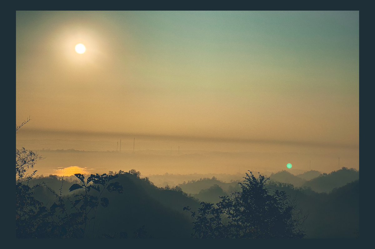Sunrise 
Man, hiking Kyaung Mountain isn’t a joke 

#photo #bridgephotography #photographer #sunrise #mountain #hiking #mountains #naturephotography #nature #naturelovers #landscape #landscapephotography