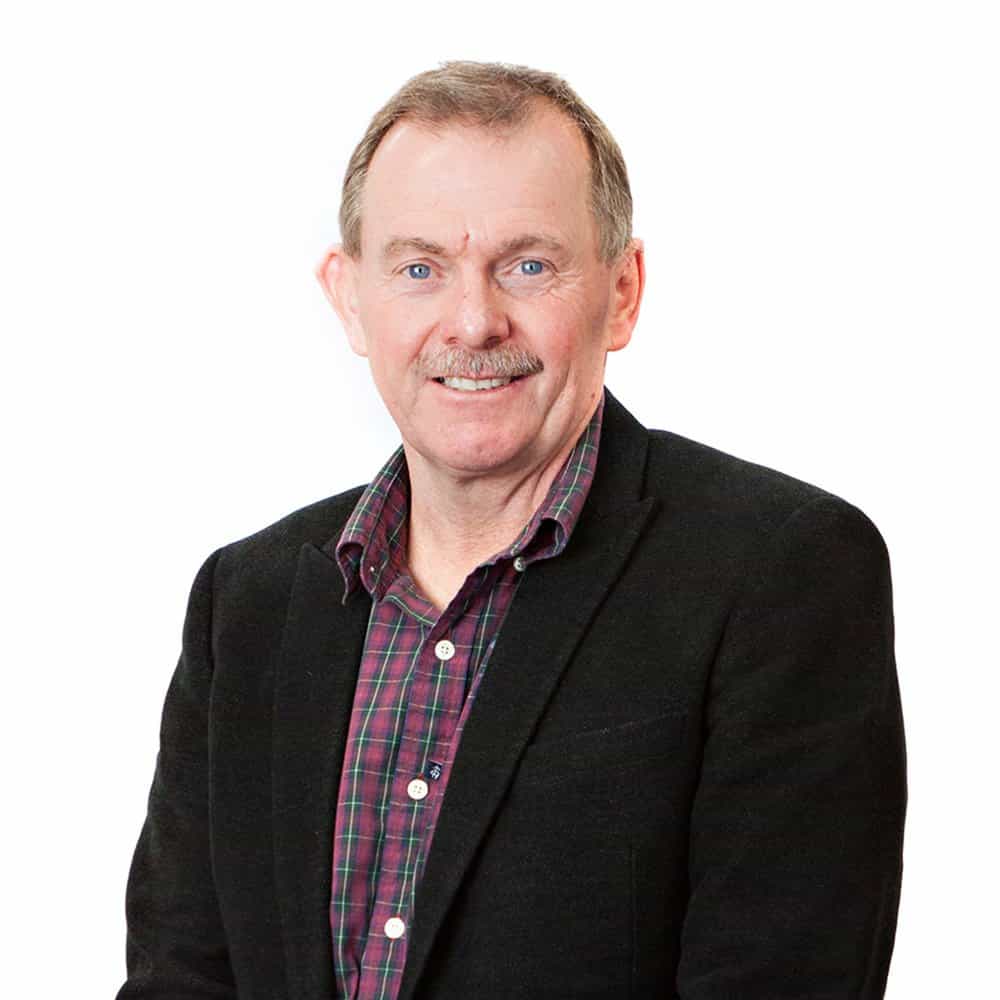 THE spotlight is on our fab team covering  #AsiaPacific! 🤩

<a href="/EmmaJRobertson1/">EmmaJRobertson</a> &amp; George have continued to work  supporting #schools during the pandemic. Bookings are flying in for workshops &amp; long-term work kicking off in Jan 2022!

Find out more:
challenginglearning.com/select-a-regio…