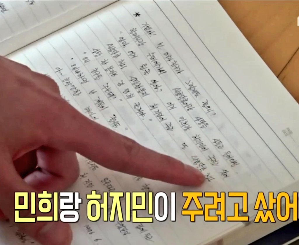 shineshinee0525's tweet photo. 기범아! 넌 여자친구가 그렇게도 좋으니?
할머니랑 수퍼에가서 새콤달콤이랑 사탕을 사들고들어와선"엄마 이거 뭔줄알아? 이거 민희랑 허지민이 주려고샀어"
"왜 친구들 주는데?"
"왜냐하면 난 걔들이 좋거든"
아~ 콩알만한 녀석이 벌써부터
배신감을 느끼는순간ㅡ

ㅋㅋㅋ큐ㅠ기범이도 어머니도러블리 https://t.co/ZsZKVbphg8