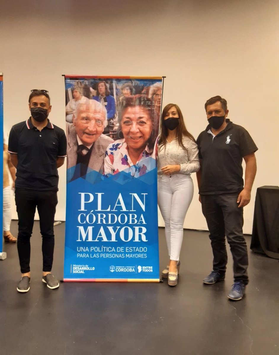 _diegomez's tweet photo. Se Entregaron los premios a los ganadores del Concurso Provincial de Fotografía "CON OTROS OJOS: Mayores en tiempos de barbijos" 
Entre las 20 mejores estaban las de nuestro centro #NuestroRincon.
Felicidades a nuestros adultos que día a día están reinventandose. https://t.co/hx3Ps5Cl1R
