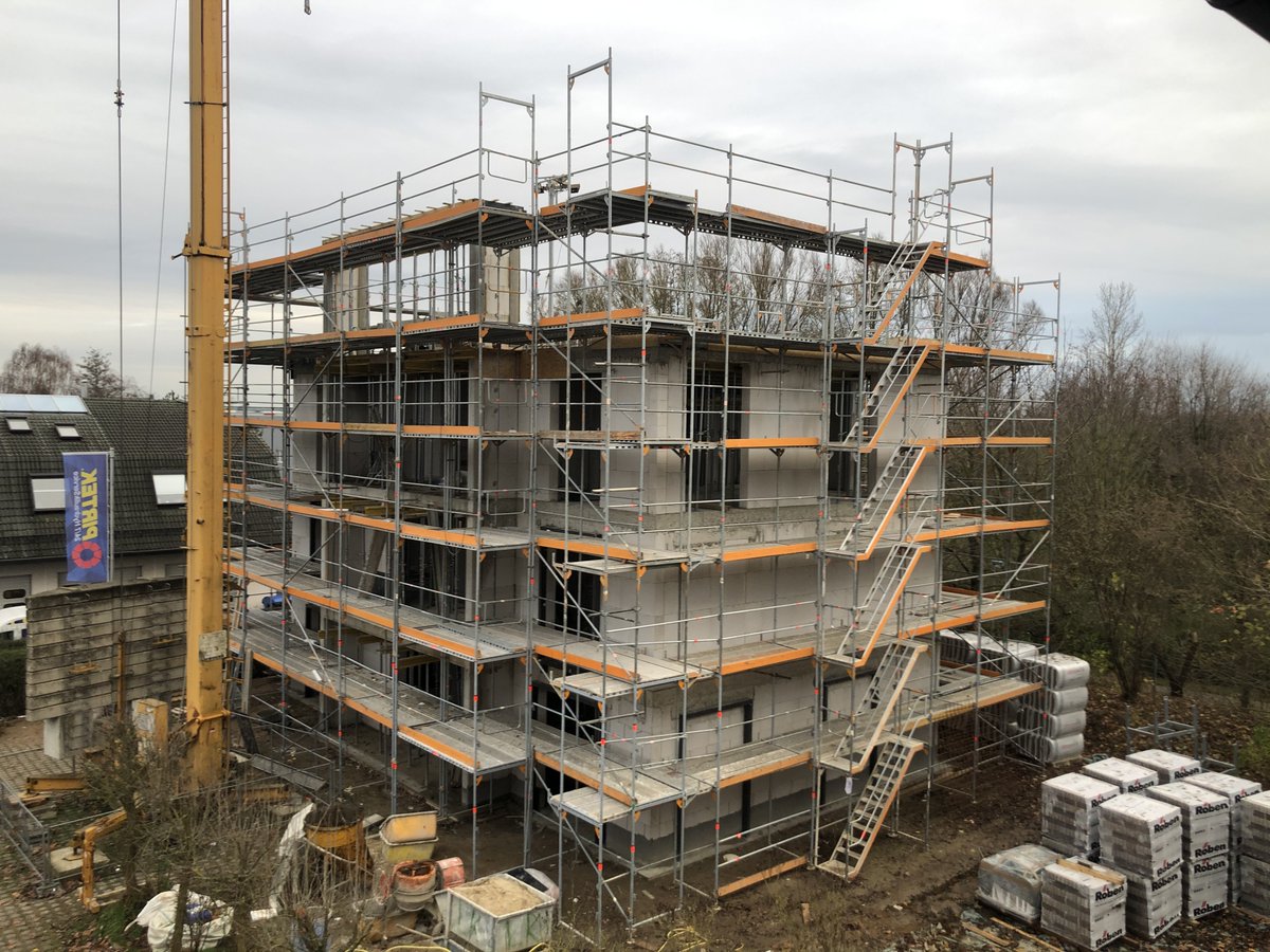 lotharjohnde's tweet photo. Tag 83: Viertes Stockwerk wird langsam aufgebaut! #lotharjohn #lohmannbau https://t.co/n9gQ9Fc9Oa