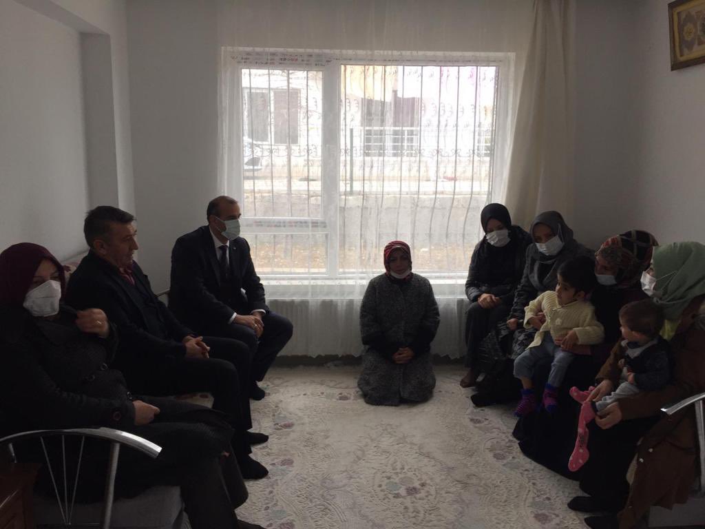 Fatih__Bildik's tweet photo. 📍Beşikkaya Mahallemizdeyiz.

Yönetim Kurulu Üyelerimiz ile birlikte Beşikkaya Mahallemizde sıcacık bir yuvaya misafir olduk😊

#KalbimizAltındağ
#3AralıkDünyaEngellilerGünü 

@RTErdogan 
@hakanhanozcan https://t.co/RGljyyCHsX