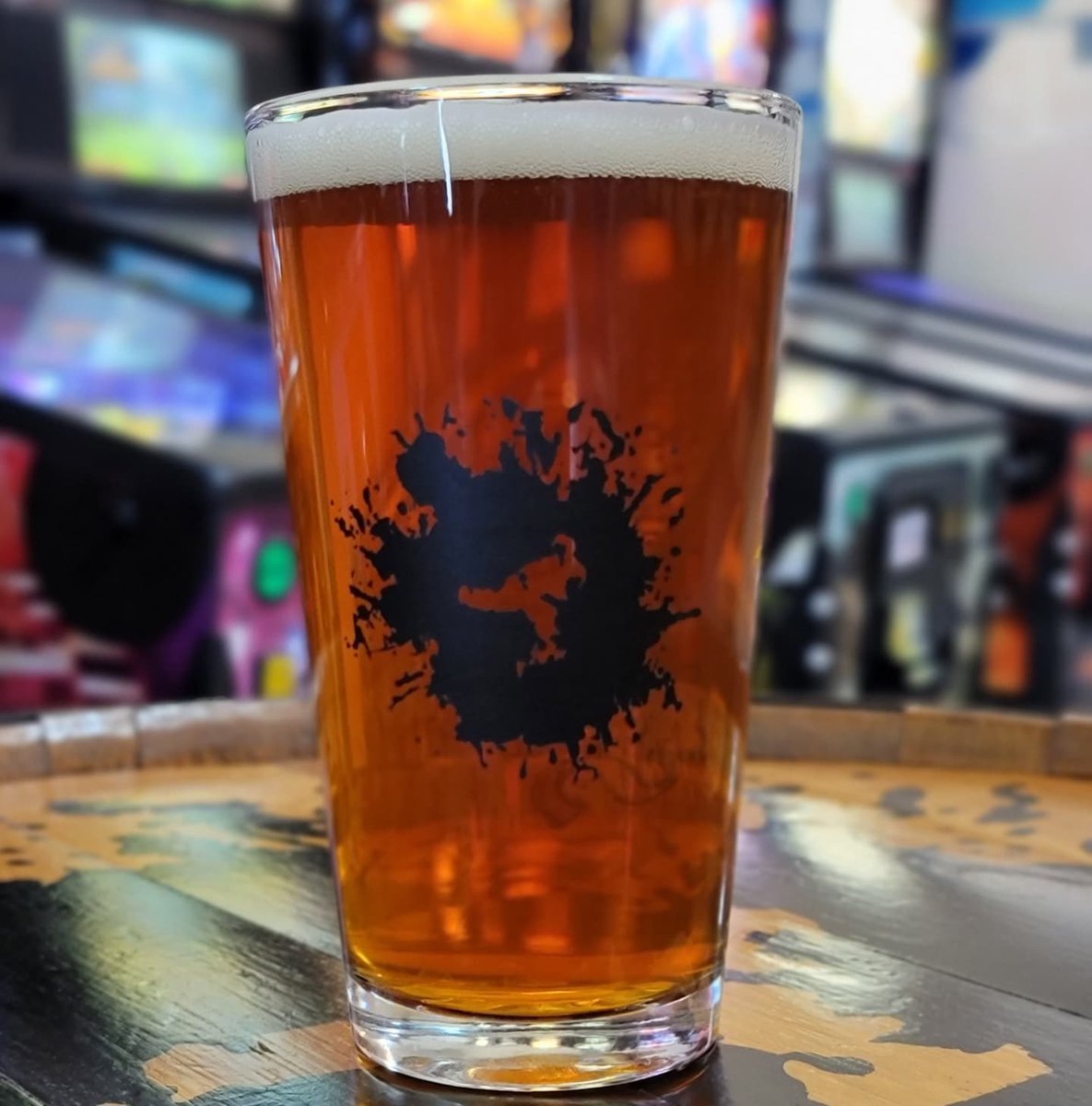 sideswipebrew's tweet photo. Our Squashing Pumpkins π supply is getting low. If this is one of your seasonal favorites, be sure to grab a case before it's gone till next year. While you're here, drop a few quarters in a pinball machine and set that new high score!#barcade #arcade #beer #craftdrafts https://t.co/AQ4eUwA2lv
