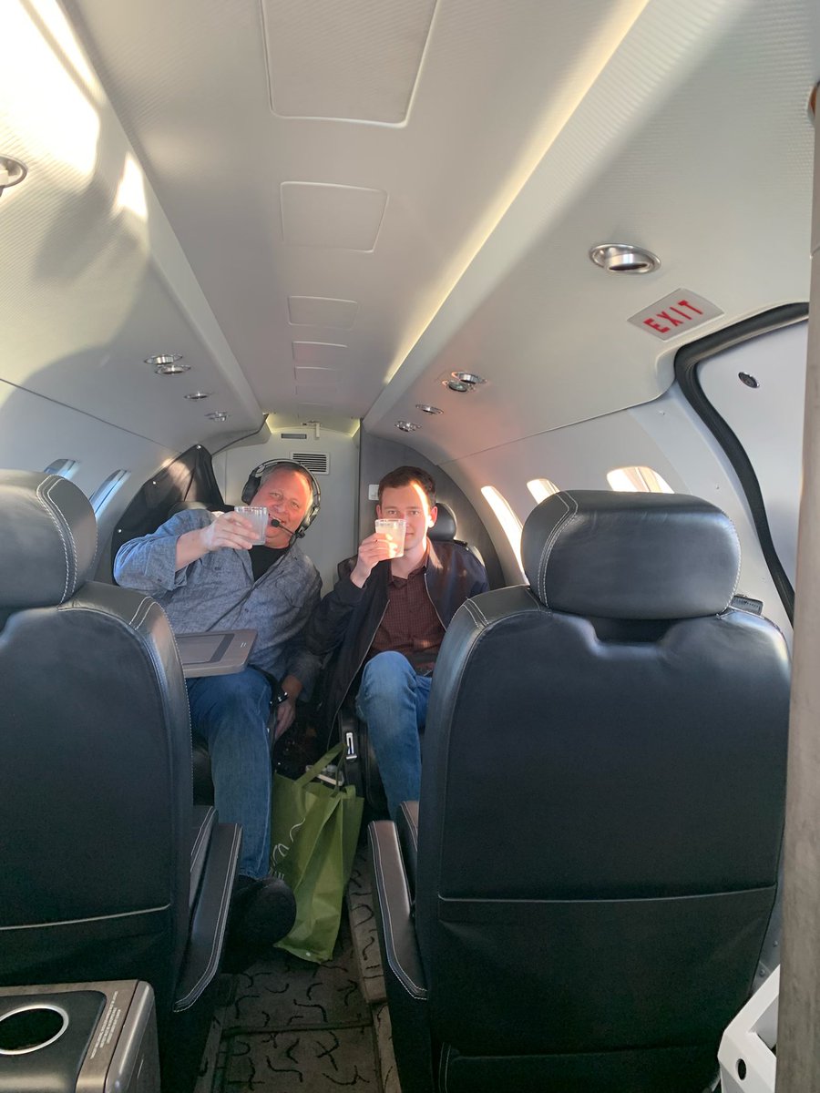 Scott_AndersonM's tweet photo. Great market visit and a beautiful view of Crater Lake on the arrival back into Medford. https://t.co/I0aQ5Dkq3N