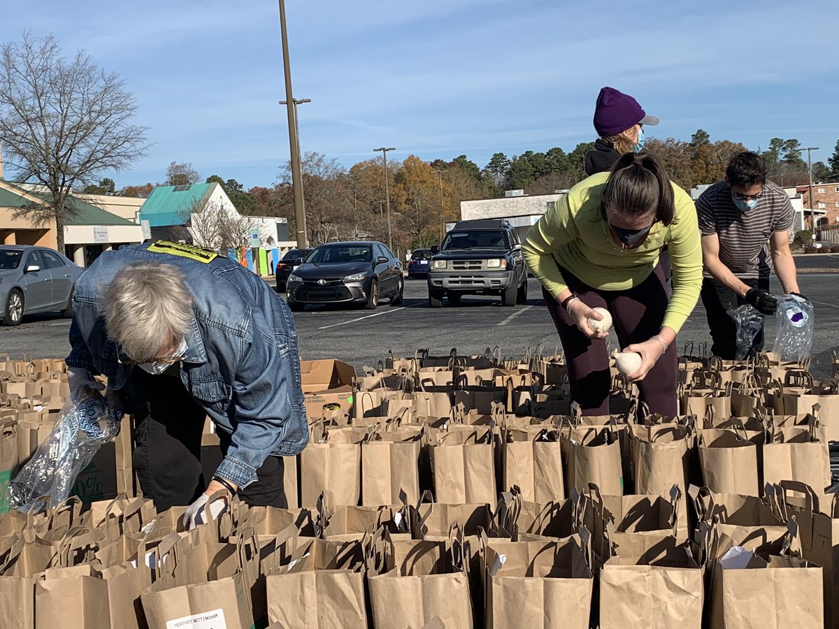 It’s powerful to see everyone come together to educate and feed the revolution; our communities. FED UP Friday is our Political Food Distribution that we have every other Friday in Durham, NC.

Support &amp; Volunteer!
bit.ly/3G4xntM
#FEDUPFriday