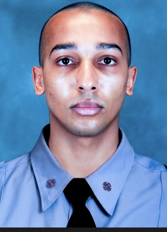 APaolicelli17's tweet photo. BREAKING: Probationary Firefighter Vincent Malveaux suffered a medical episode during training on Thursday, December 2, 2021, at the FDNY Training Academy on Randall’s Island. He died at the hospital today. @NY1 https://t.co/bJRNC2N24t