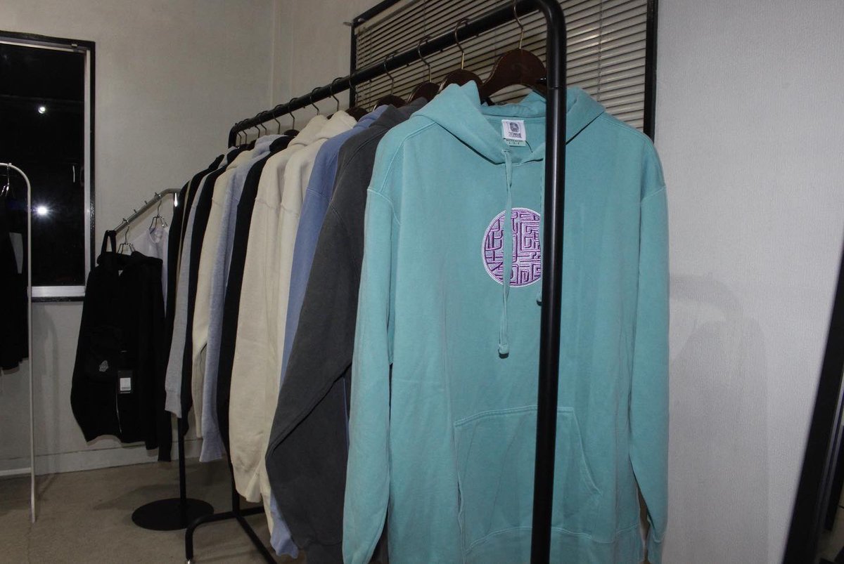 sirusi_1's tweet photo. SIRUSI LOCUS®︎
POP UP STORE in 香川 高松
1日目終了です。

お店に来てくださった皆様ありがとう御座いました😎🔥

アイテムや空間を気に入ってもらえて凄く嬉しいです✌️
それと色んなお話が聞けて凄く楽しい1日でした！

明日も同じく11:00〜20:00の営業となりますのでよろしくお願いします🤖 https://t.co/fD1F30EVh3