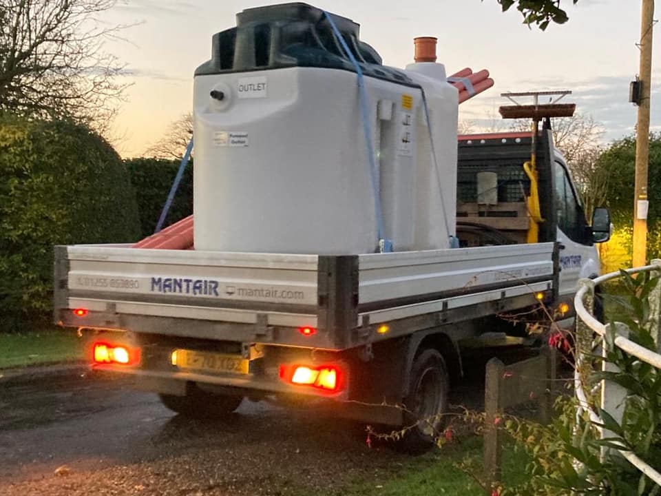 HarlequinMFG's tweet photo. Another Harlequin Wastewater Treatment System installed @mantairLtd , our valued Installer 'PARTNER'. This time it is the HydroClear 6, one of our new smaller treatment plants ideal for a house with 1-6 people. 

#OffMains #sewagetreatmentplant #septictank #installer https://t.co/6vuRMAGB54