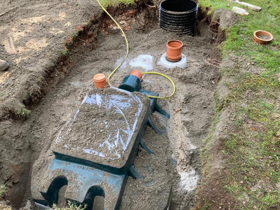 HarlequinMFG's tweet photo. Another Harlequin Wastewater Treatment System installed @mantairLtd , our valued Installer 'PARTNER'. This time it is the HydroClear 6, one of our new smaller treatment plants ideal for a house with 1-6 people. 

#OffMains #sewagetreatmentplant #septictank #installer https://t.co/6vuRMAGB54