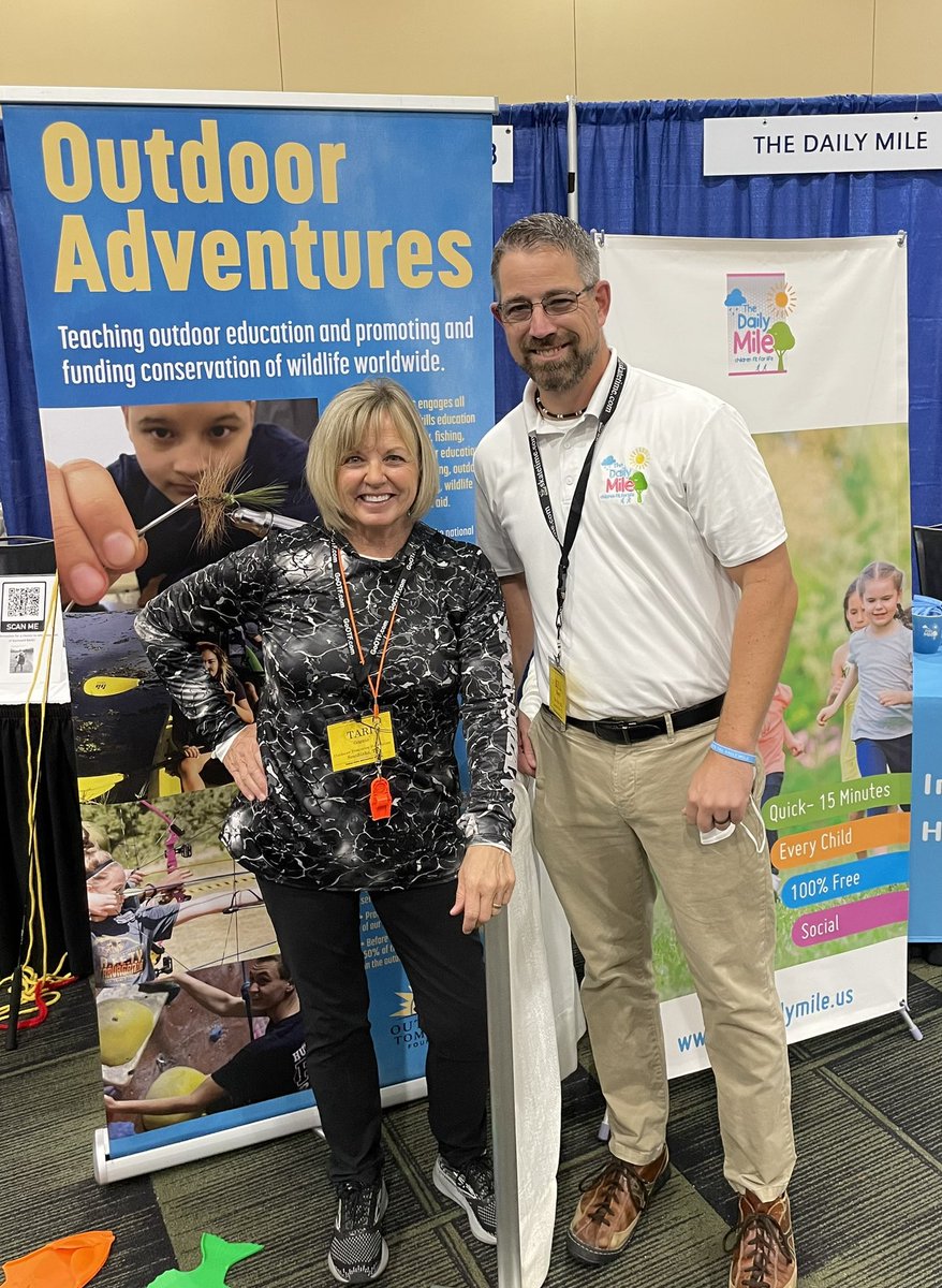 garnert10s's tweet photo. So fun to meet Bill with @thedailymileUSA at #IAHPERD21 ! #niceneighbors #outdoortomorrowfoundation #outdoorlearning #outdooradventure https://t.co/mzvshaArlH