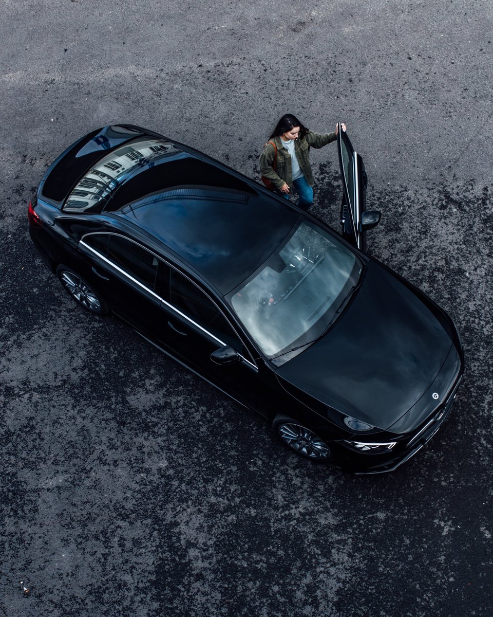 Mercedes-Benz A 200 Sedan.

Стильный немец с 19-дюймовыми легкосплавными дисками и стайлингом AMG готов к знакомству. Отличный спутник для города: голосовой помощник, парковочный ассистент и небольшой расход. Ищите новинку с двигателем 1,3 литра и мощностью 163 л. с. в Comfort+.