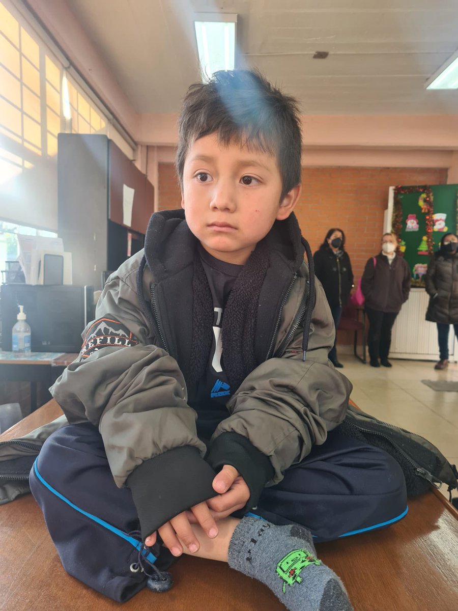 Cecy_Monreal's tweet photo. Niño extraviado en Texcoco, Edo de Méx. dice llamarce Mario y su mamá Azucena. Se encuentra en la Secundaria Técnica 116 de la misma localidad. Favor RT https://t.co/iA3grATWwW