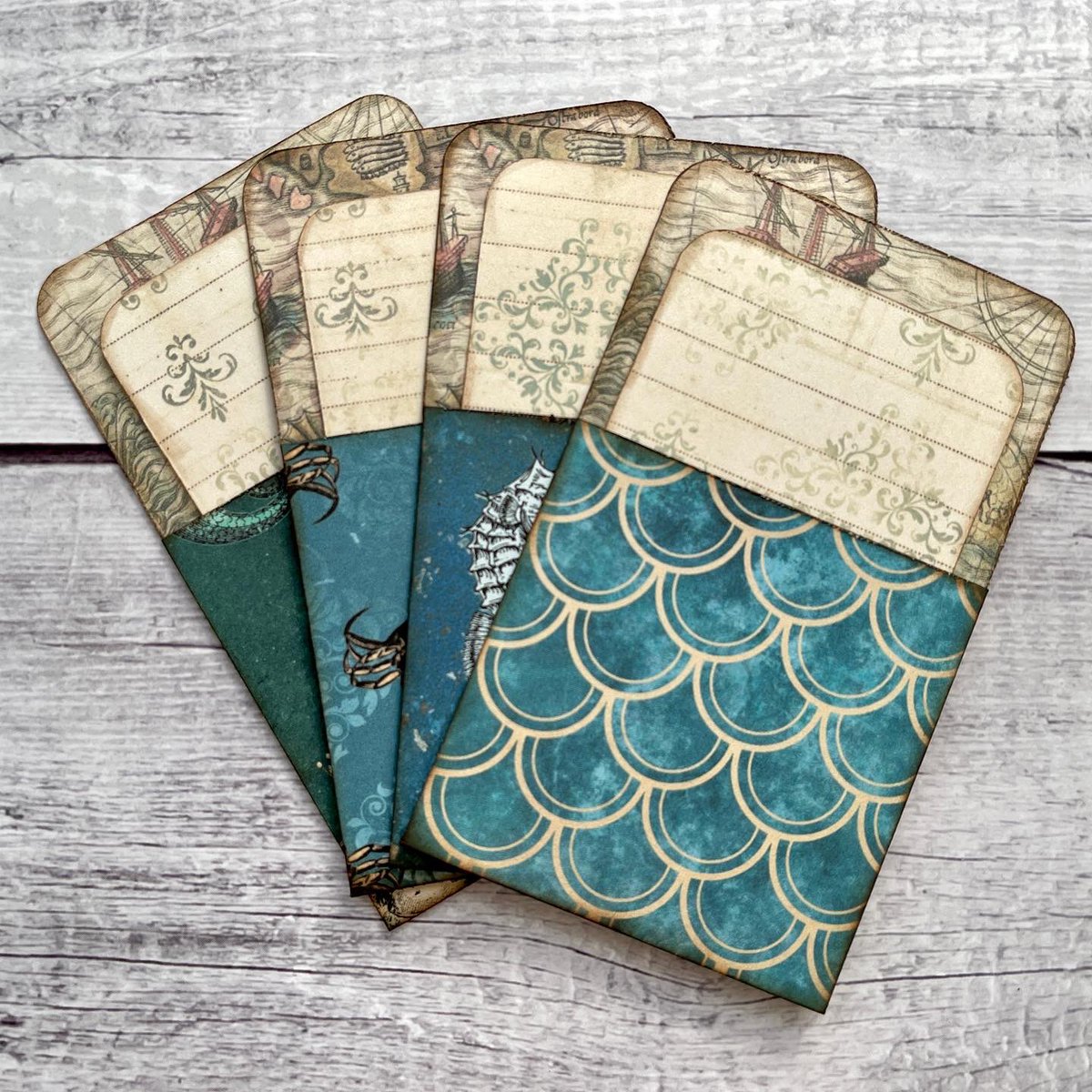 Papercutsnsuch's tweet image. I know, I know…not very Christmassy BUT I was itching to make these and I really wanted to share with you! #librarypockets #journalsupplies