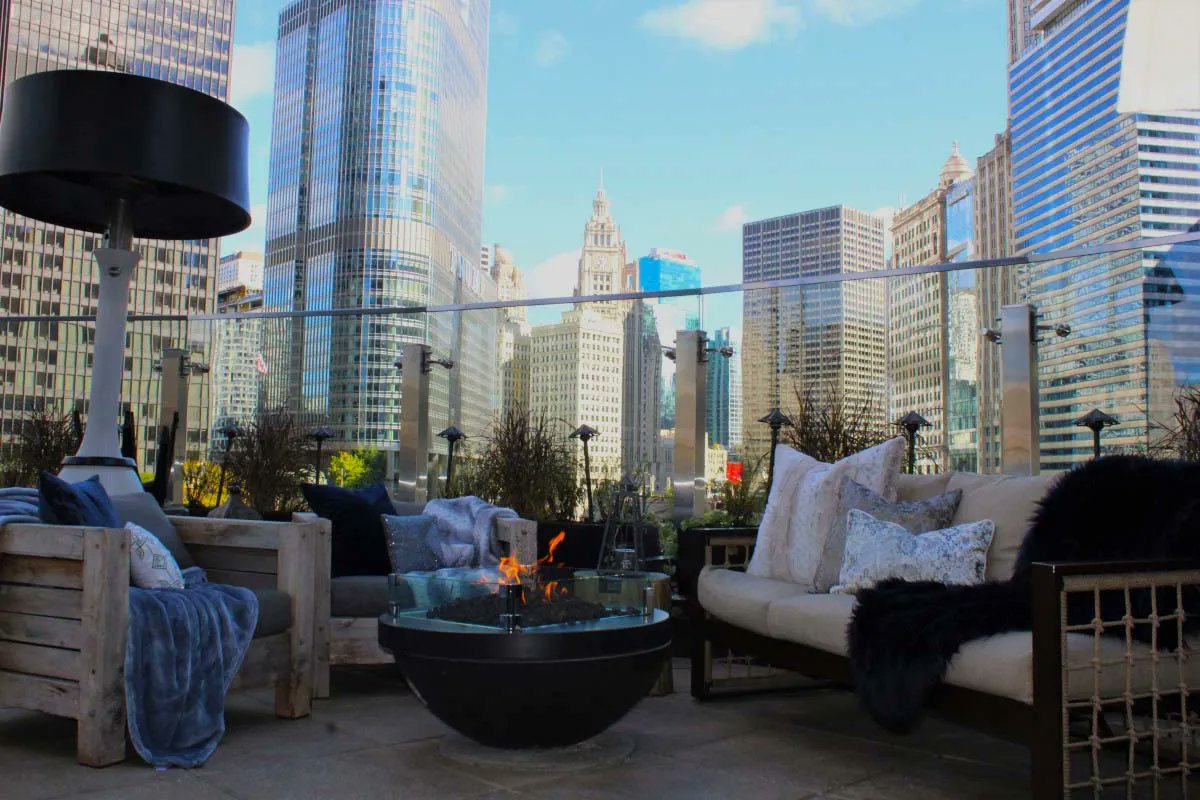 Be cozy and enjoy the river and skyline view atop <a href="/renaissancechi/">Renaissance Chicago</a> at #raisedbarchicago! Enjoy the sounds of our singers and DJs every Friday and Saturday. DM us for a reservation.