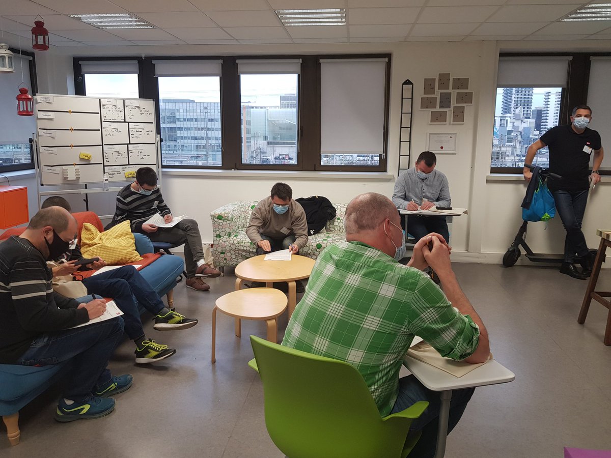 #EnDirect de la visite de nos coulisses à destination de nos clients-voyageurs et associations d'usagers <a href="/Adurne88/">ADURNE (Défense du train à Neufchâteau)</a> et <a href="/avtermel/">AVTERML-FNAUT</a> en salle de #créativité <a href="/SNCFVoyageurs/">SNCF Voyageurs</a> à @VilledeNancy.  1ère étape: présenter nos équipes techniques, nos résultats qualité.