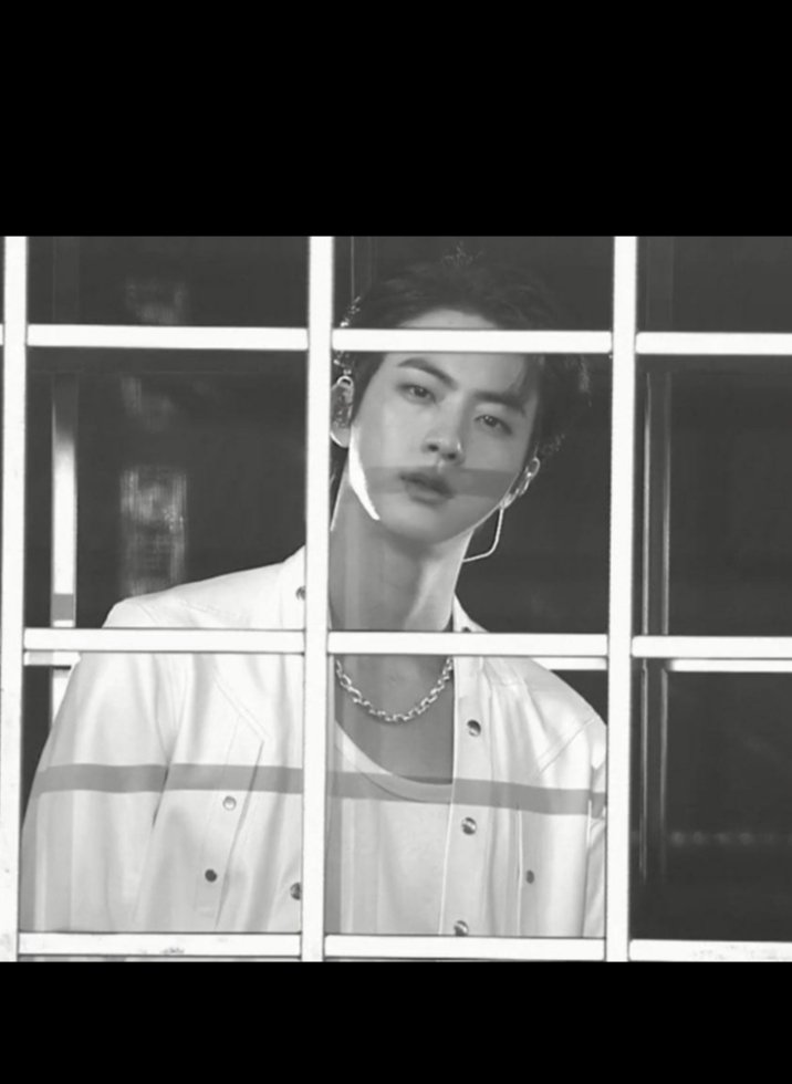 PoojaP2405's tweet photo. Happy birthday Jin oppa 💜
Our world wide handsome

#HappyBirthdayJin 
#WWH_JIN 
#JINDAY
@BTS_twt https://t.co/tNpFegmpQY