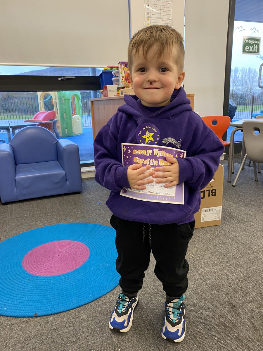 Congratulations to this we’re 🌟✨Stars of the Week✨🌟 for sitting beautifully during registration and for taking lots of care with his Christmas crafts 👏🏻👏🏻👏🏻
